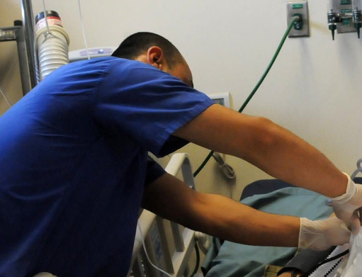 Illustration de l'article : Ce petit de 5 ans devient hystérique à la plage... En lui retirant son maillot, sa maman est horrifiée !