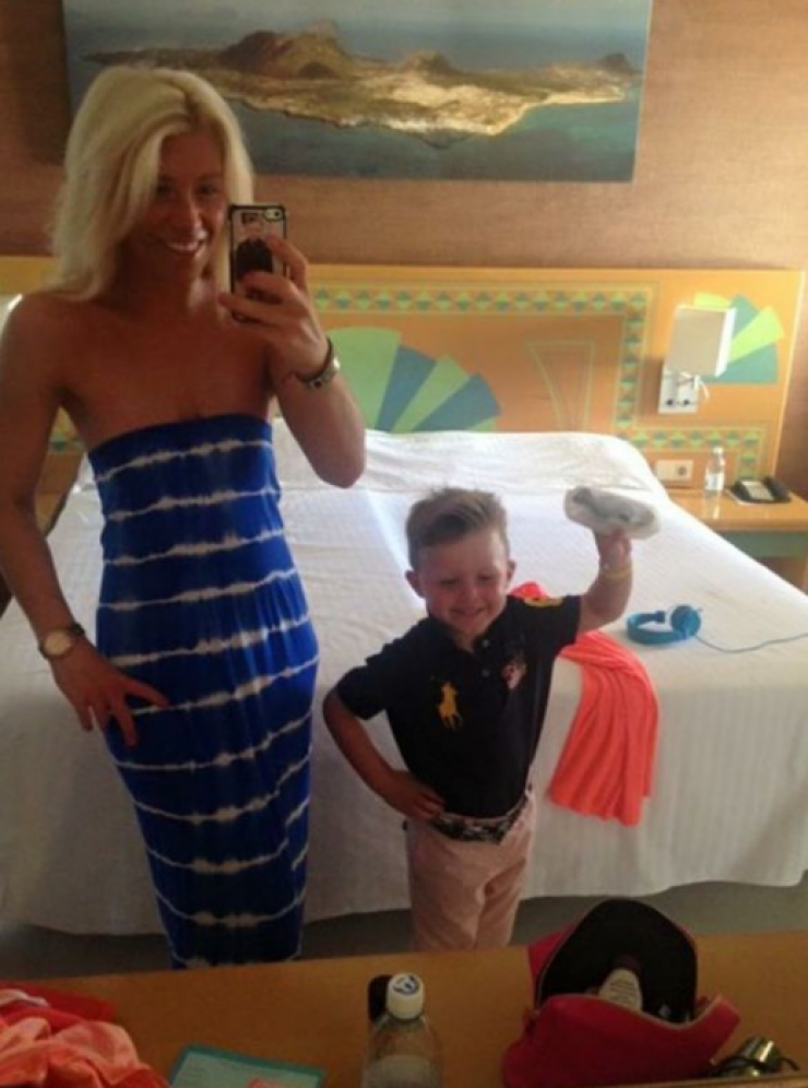 Illustration de l'article : Ce petit de 5 ans devient hystérique à la plage... En lui retirant son maillot, sa maman est horrifiée !