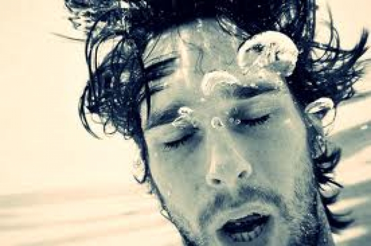 Illustration de l'article : Ces 21 choses compl&egrave;tement irrationnelles que tout le monde a d&eacute;j&agrave; fait... Plusieurs fois ! 