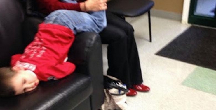 Illustration de l'article : Deux enfants autistes s&egrave;ment la pagaille chez le m&eacute;decin&hellip; Voici la r&eacute;action d&rsquo;une des patientes: