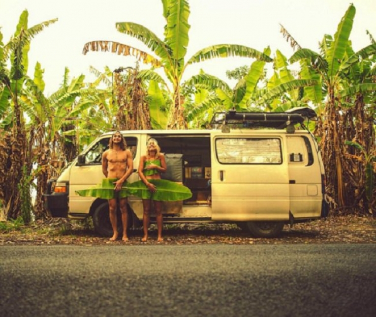 Illustration de l'article : Ces 5 couples ont tout plaqué pour sillonner les routes dans un simple van… Des photos qui donnent envie de faire de même !