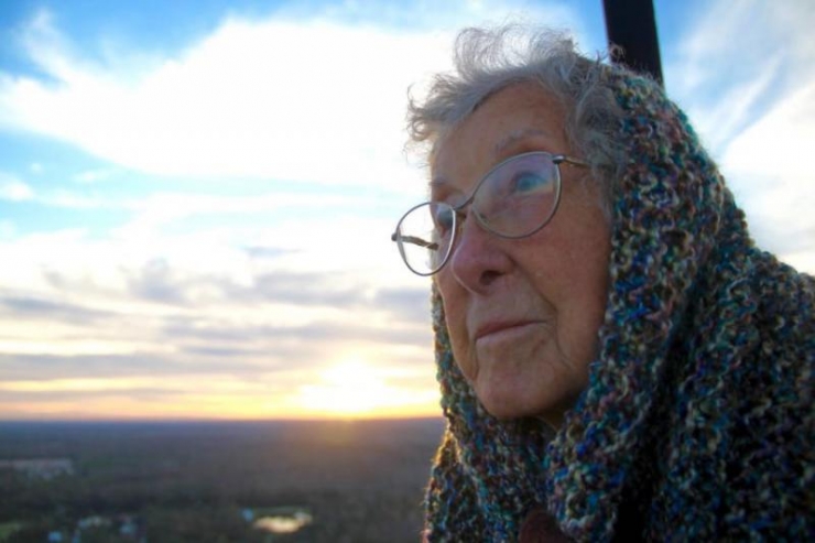 Illustration de l'article : &laquo; J&rsquo;ai dit NON &agrave; la chimioth&eacute;rapie &raquo; L&rsquo;histoire &eacute;mouvante d&rsquo;une vieille dame qui veut vivre pleinement...