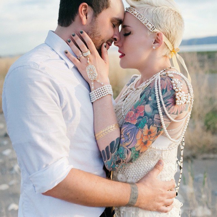 Illustration de l'article : Ces 20 femmes nous prouvent qu'on peut &ecirc;tre sublime en robe de mari&eacute;e tout en ayant des tatouages...