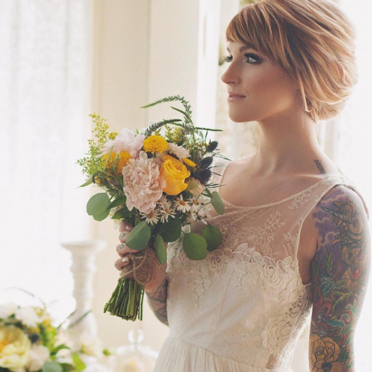 Illustration de l'article : Ces 20 femmes nous prouvent qu'on peut &ecirc;tre sublime en robe de mari&eacute;e tout en ayant des tatouages...