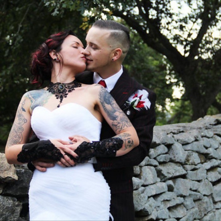 Illustration de l'article : Ces 20 femmes nous prouvent qu'on peut &ecirc;tre sublime en robe de mari&eacute;e tout en ayant des tatouages...