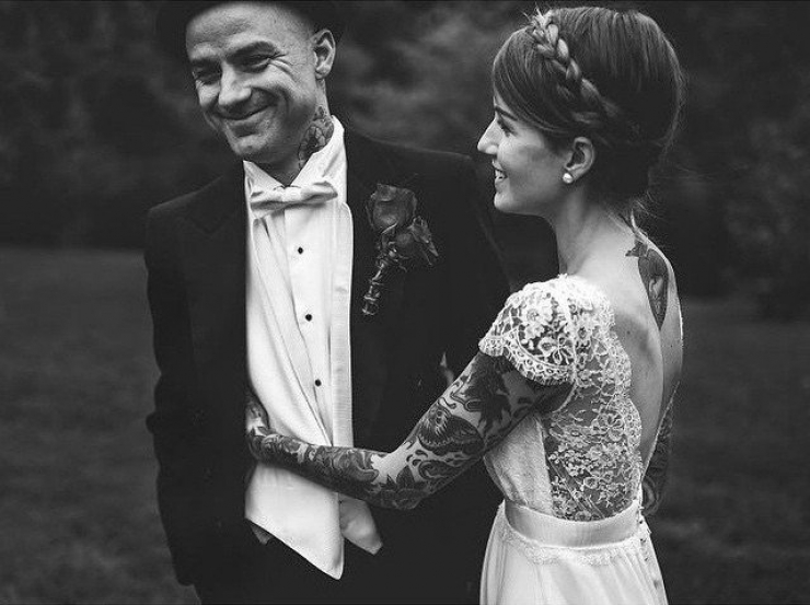 Illustration de l'article : Ces 20 femmes nous prouvent qu'on peut &ecirc;tre sublime en robe de mari&eacute;e tout en ayant des tatouages...