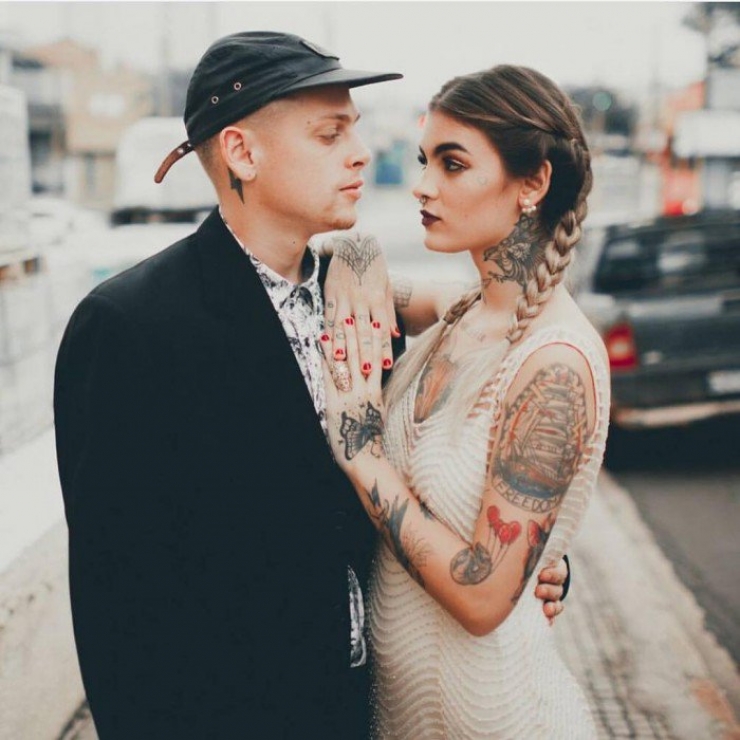 Illustration de l'article : Ces 20 femmes nous prouvent qu'on peut &ecirc;tre sublime en robe de mari&eacute;e tout en ayant des tatouages...