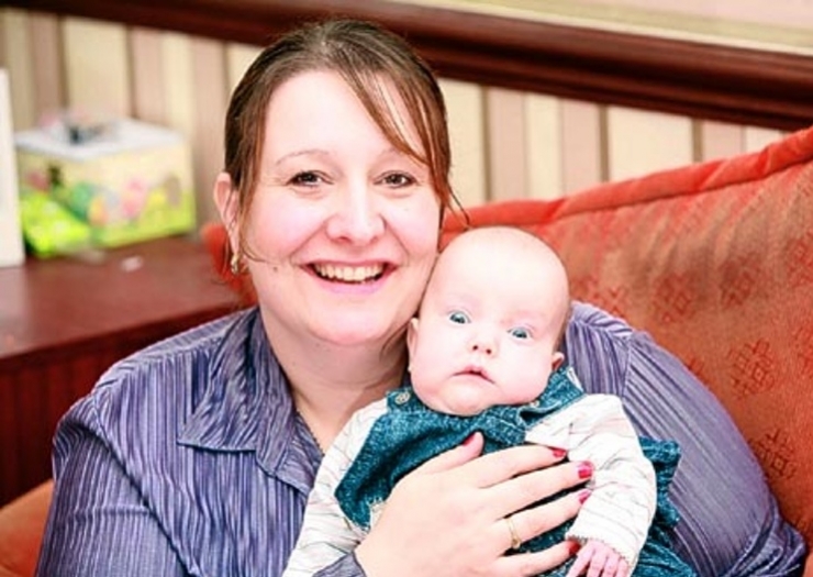 Illustration de l'article : Elle n&rsquo;a pu prendre son b&eacute;b&eacute; dans les bras qu&rsquo;une seule fois alors qu&rsquo;on ne lui donnait que 30 minutes &agrave; vivre&hellip; Et pourtant, quel miracle !