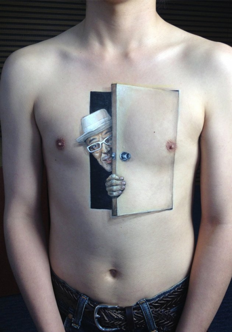 Illustration de l'article : Ces 25 tatouages avec des illusions d&rsquo;optiques risquent de vous laisser bouche-b&eacute;e ! 