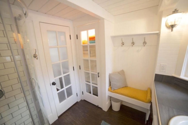 Illustration de l'article : Cette simple maisonnette perdue dans la forêt n’a l’air de rien mais attendez de voir l’intérieur...