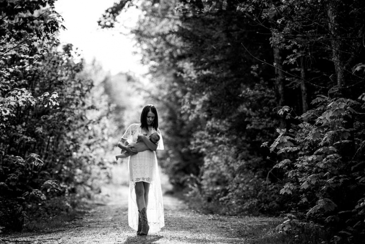 Illustration de l'article : Photographe, elle rend hommage aux femmes qui allaitent à travers de magnifiques clichés !