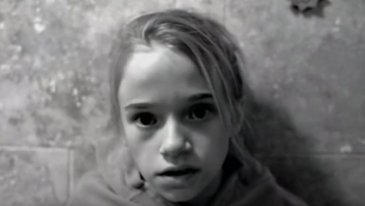 Illustration de l'article : Il voit un visage p&acirc;le appara&icirc;tre &agrave; la fen&ecirc;tre d&rsquo;une maison voisine et la police y fait une d&eacute;couverte TRAGIQUE !