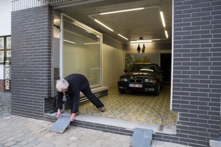 Illustration de l'article : La mairie lui interdit d'installer une porte de garage... Sa solution est PARFAITE !