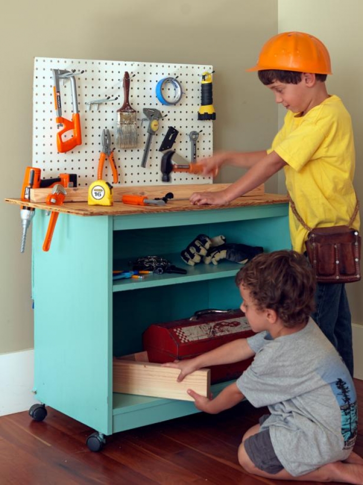 Illustration de l'article : 12 déchets et vieilleries qui ont été recyclés en jeux pour enfants