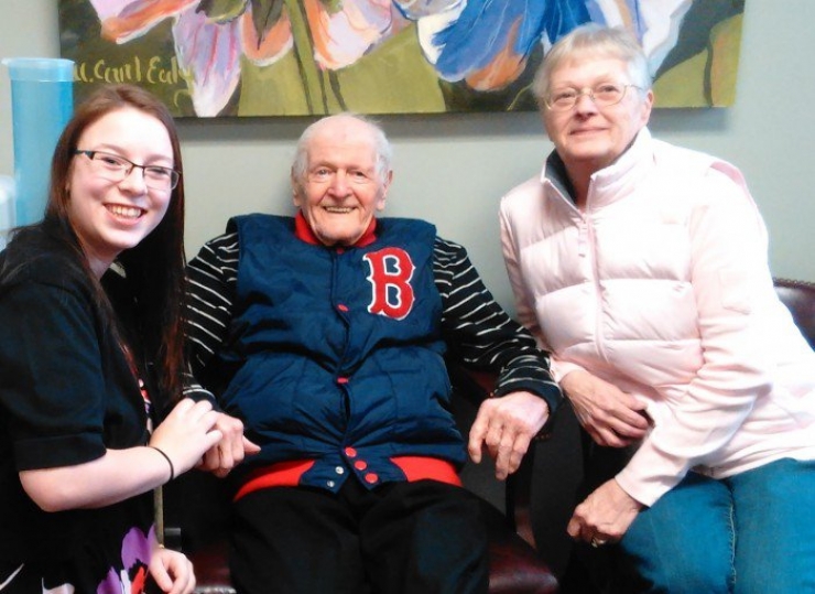 Illustration de l'article : &Agrave; 98 ans, ce vieil homme parie un truc fou avec sa fille. Il est vite devenu la star du web pour une journ&eacute;e !