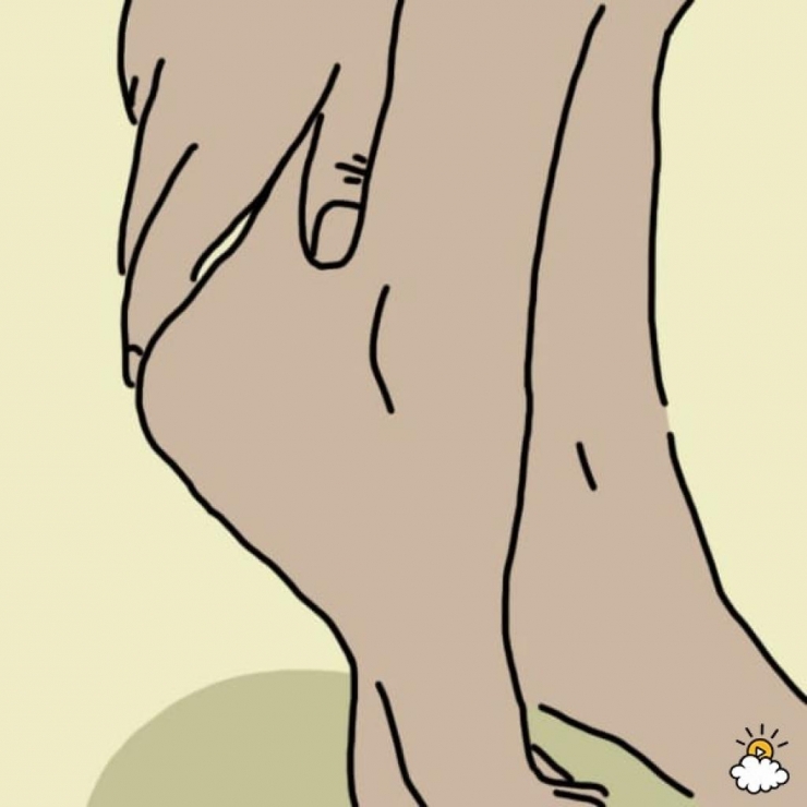 Illustration de l'article : Cette femme met ses pieds dans du Listerine, regardez bien le résultat après 30 minutes !