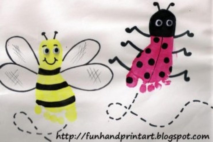 Illustration de l'article : Peindre avec ses empreintes de pieds et de mains, une activité que vos enfants adoreront ! (19 projets)