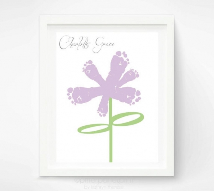 Illustration de l'article : Peindre avec ses empreintes de pieds et de mains, une activité que vos enfants adoreront ! (19 projets)