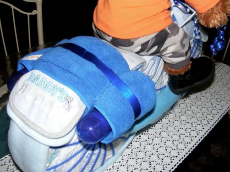 Illustration de l'article : Une maman place 27 couches dans une casserole pour r&eacute;aliser un projet magnifique. Vos enfants vont adorer !