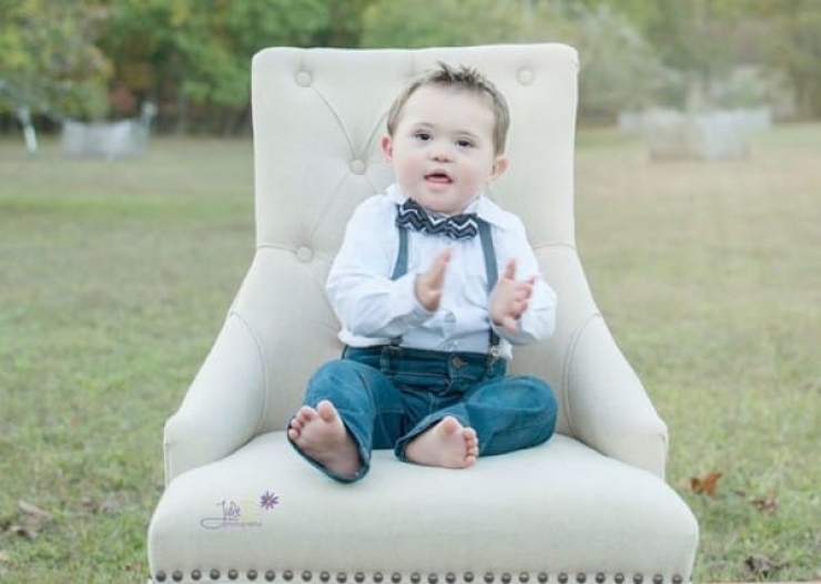 Illustration de l'article : Peu après le décès de sa petite soeur, une photographe prend cette photo qui a ému des milliers de personnes !
