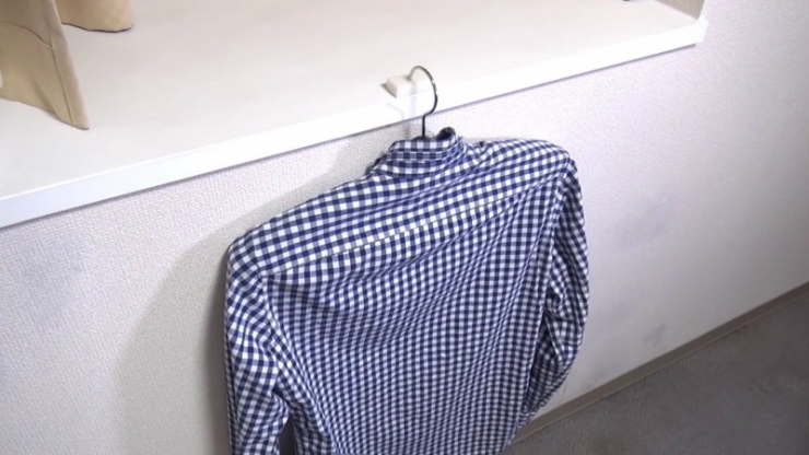 Illustration de l'article : C&rsquo;est incroyable de voir ce que cet homme peut faire avec de simples cintres!