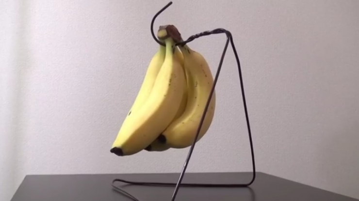 Illustration de l'article : C&rsquo;est incroyable de voir ce que cet homme peut faire avec de simples cintres!