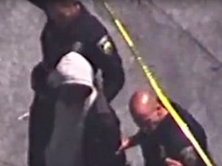 Illustration de l'article : En voyant un gar&ccedil;on de 3 ans monter dans son bus, ce chauffeur a un plan g&eacute;nial pour pi&eacute;ger le kidnappeur qui l'accompagne !