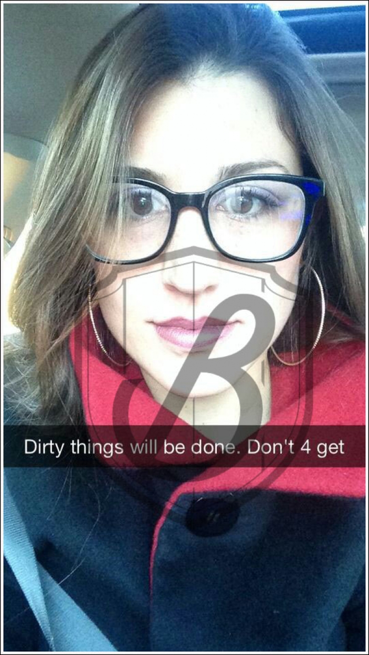 Illustration de l'article : Cette prof s'est fait prendre alors qu'elle envoyait des snaps très hot à ses élèves...