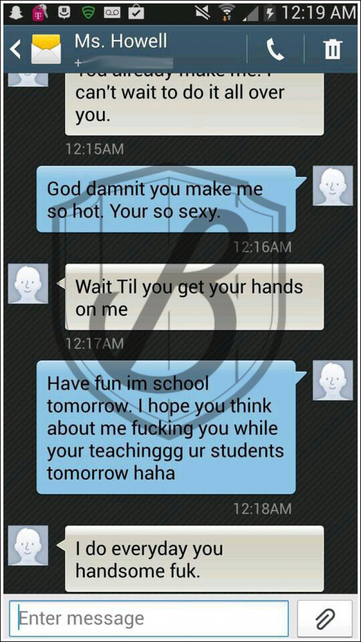 Illustration de l'article : Cette prof s'est fait prendre alors qu'elle envoyait des snaps très hot à ses élèves...