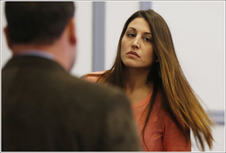 Illustration de l'article : Cette prof s'est fait prendre alors qu'elle envoyait des snaps très hot à ses élèves...