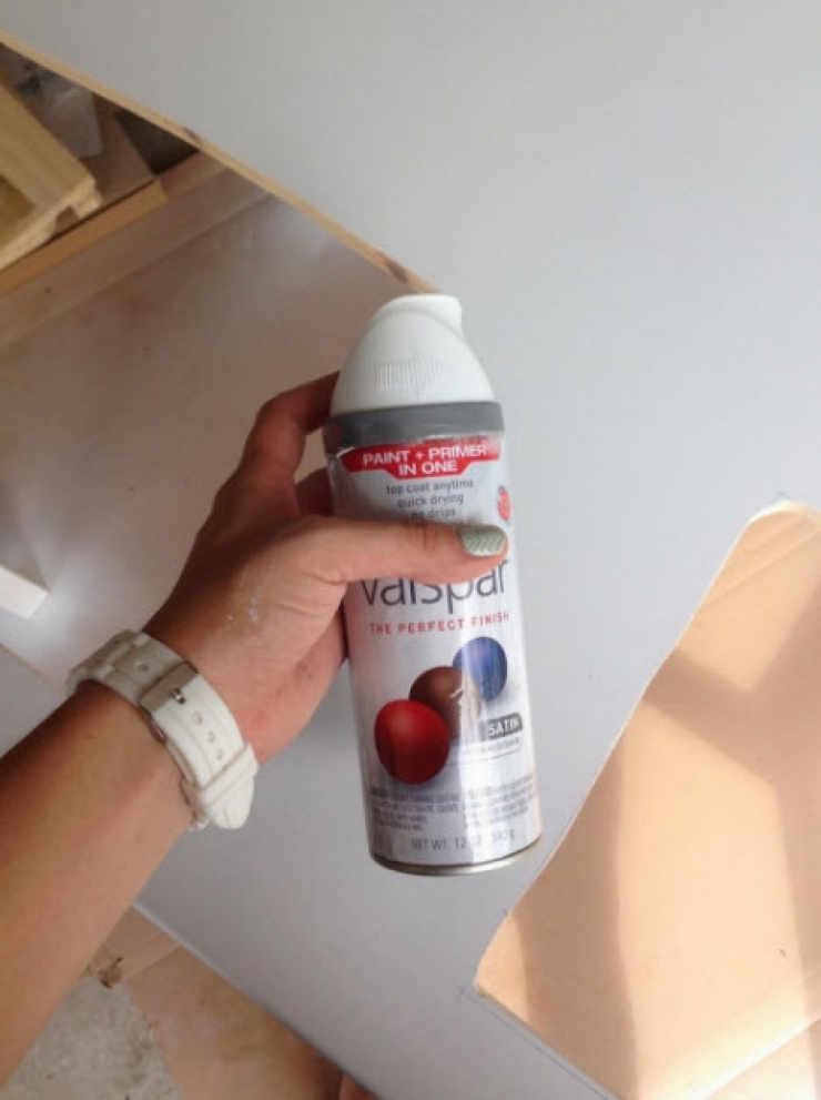 Illustration de l'article : Elle perce 2 trous dans une table Ikea pour cr&eacute;er une petite merveille bien pens&eacute;e ! 