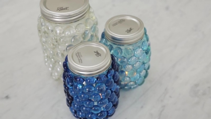 Illustration de l'article : Ne jetez pas vos pots de confiture vides. Vous pouvez en faire des merveilles !