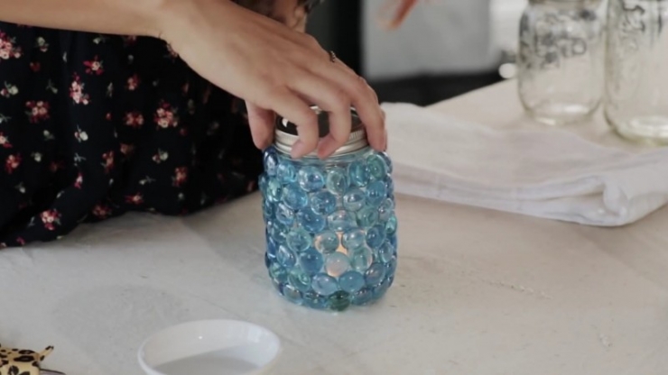 Illustration de l'article : Ne jetez pas vos pots de confiture vides. Vous pouvez en faire des merveilles !