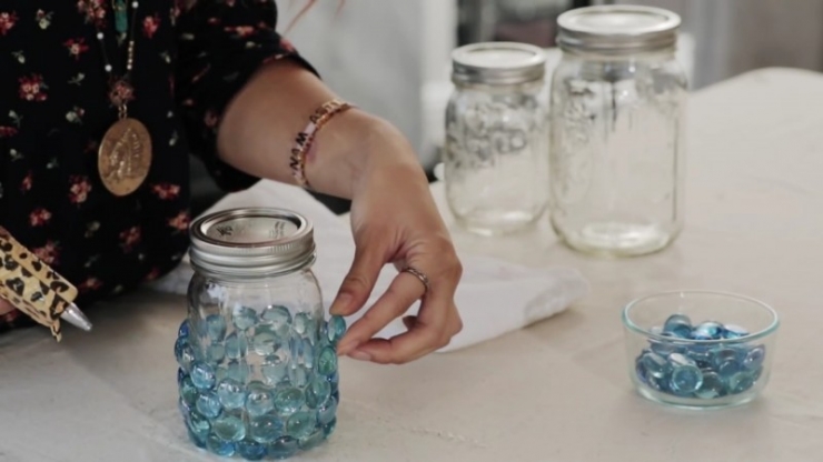 Illustration de l'article : Ne jetez pas vos pots de confiture vides. Vous pouvez en faire des merveilles !