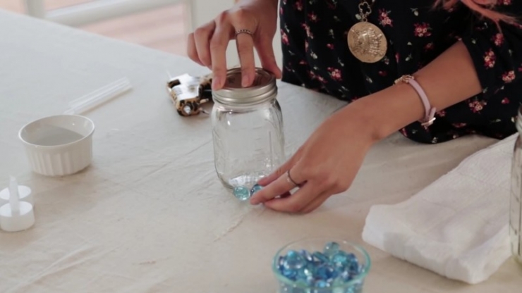 Illustration de l'article : Ne jetez pas vos pots de confiture vides. Vous pouvez en faire des merveilles !