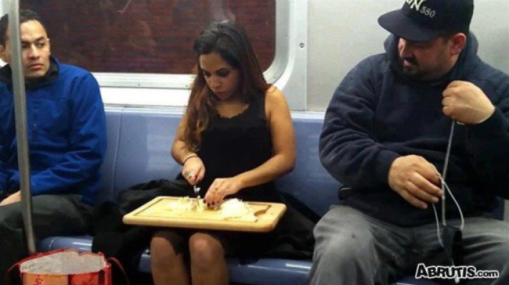 Illustration de l'article : Ces rencontres totalement improbables qu’on peut faire dans le métro… 18 photos !