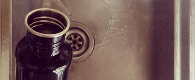 Illustration de l'article : Vous connaissiez ces 18 astuces &agrave; faire avec du dentifrice ? Sympa le truc des piq&ucirc;res...