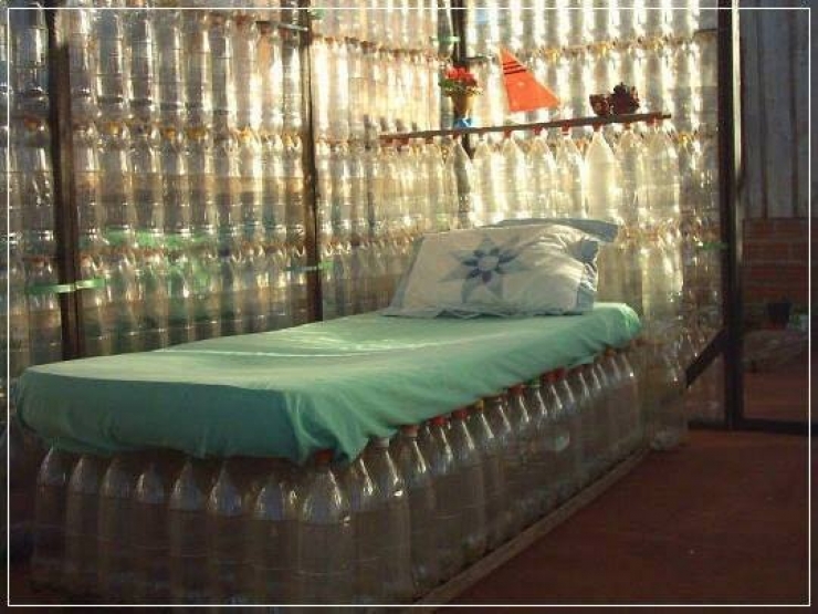 Illustration de l'article : Ne jetez plus vos bouteilles vides ! Voici 19 trucs fabuleux &agrave; faire avec ! 