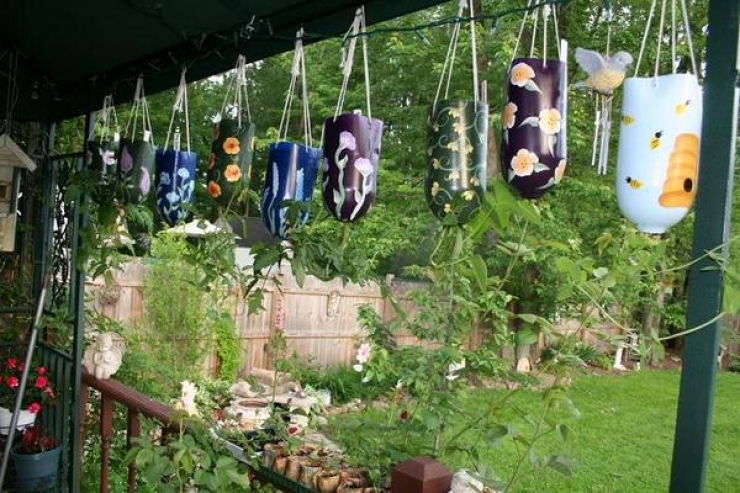 Illustration de l'article : Ne jetez plus vos bouteilles vides ! Voici 19 trucs fabuleux &agrave; faire avec ! 