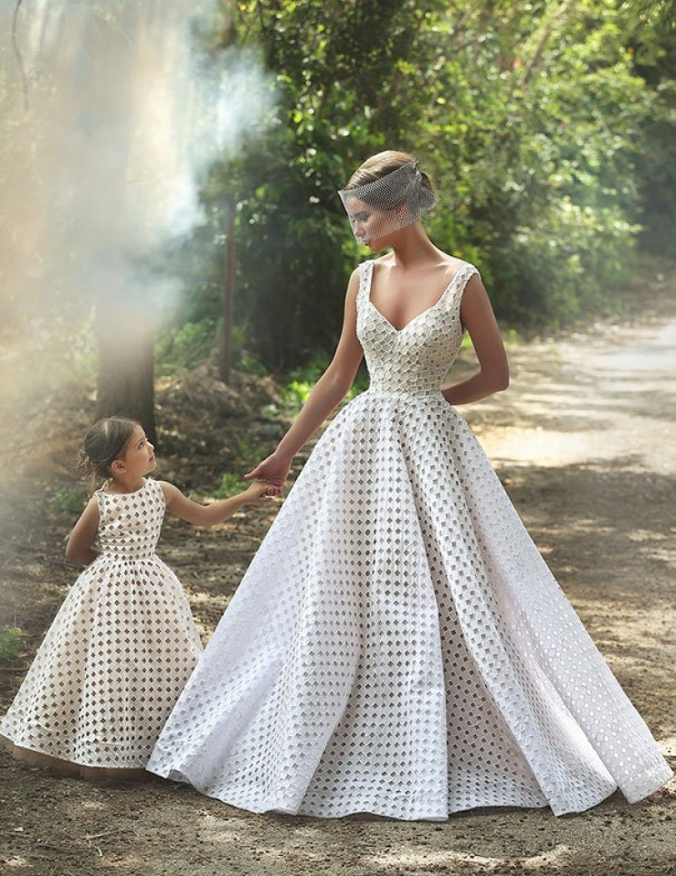 Illustration de l'article : Telle m&egrave;re, telle fille&hellip; Elles prennent la m&ecirc;me posture et nous offrent 15 photos adorables !