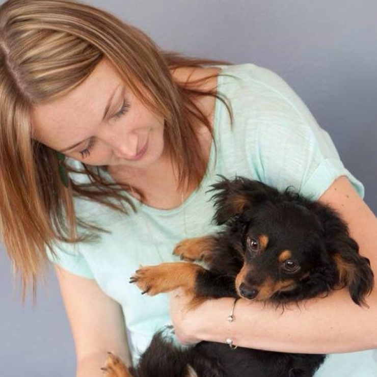 Illustration de l'article : Des escrocs forcent le papa &agrave; regarder le viol de sa fille, mais ce qu'elle fait apr&egrave;s est tellement courageux...