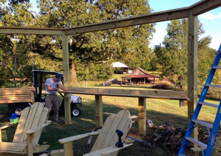 Illustration de l'article : Il ont cr&eacute;&eacute; cette structure, y ont ajout&eacute; des balan&ccedil;oires et se sont retrouv&eacute;s avec un endroit de r&ecirc;ve !