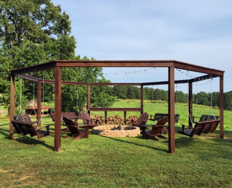 Illustration de l'article : Il ont cr&eacute;&eacute; cette structure, y ont ajout&eacute; des balan&ccedil;oires et se sont retrouv&eacute;s avec un endroit de r&ecirc;ve !