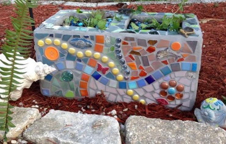 Illustration de l'article : Comment organiser votre jardin avec de simples blocs de béton ? Voici 30 idées très sympa...