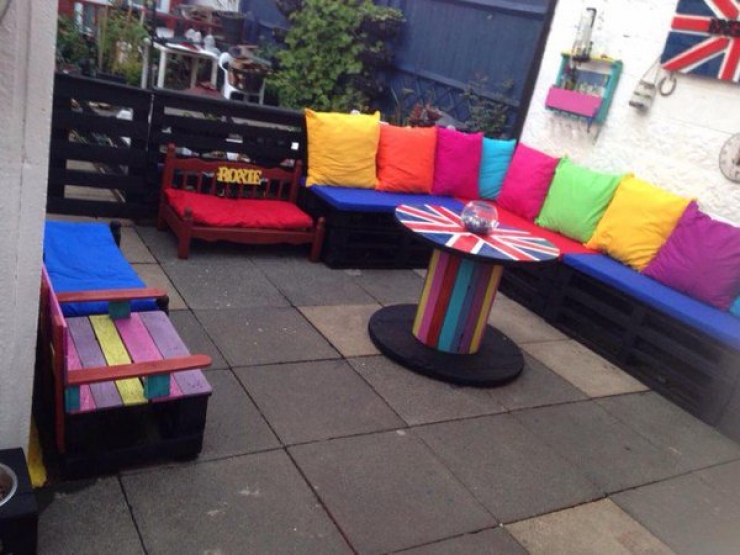 Illustration de l'article : Cette palette sale n'a l'air de rien mais quand vous verrez ceci, vous tiendrez &agrave; vous installer dessus !