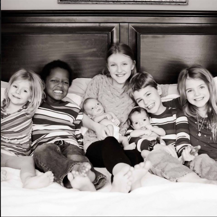 Illustration de l'article : Ce bébé né sans cerveau aurait été abandonné par sa mère sans l’arrivée de ce couple...