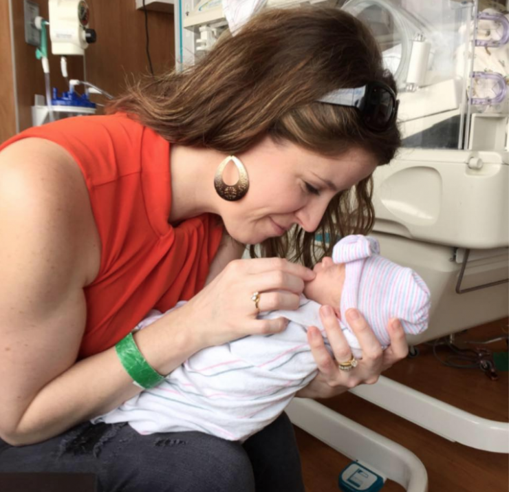 Illustration de l'article : Ce bébé né sans cerveau aurait été abandonné par sa mère sans l’arrivée de ce couple...