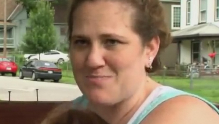 Illustration de l'article : 3 ans apr&egrave;s le d&eacute;c&egrave;s du papa, un policier tombe sur les 6 enfants du d&eacute;funt, pieds nus dans un magasin ! Une sc&egrave;ne qui le brise de l'int&eacute;rieur&hellip; 