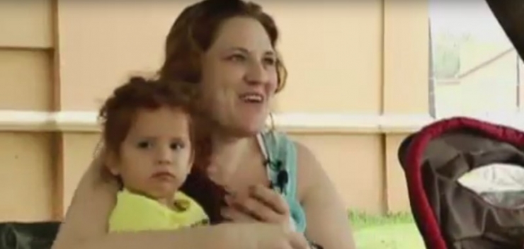 Illustration de l'article : 3 ans apr&egrave;s le d&eacute;c&egrave;s du papa, un policier tombe sur les 6 enfants du d&eacute;funt, pieds nus dans un magasin ! Une sc&egrave;ne qui le brise de l'int&eacute;rieur&hellip; 