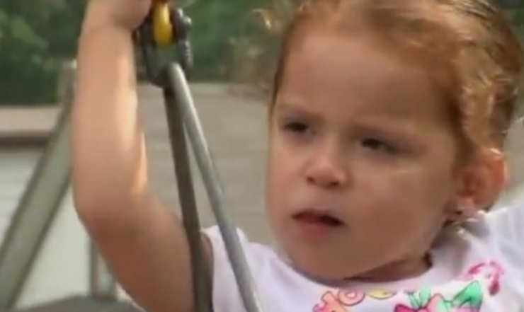 Illustration de l'article : 3 ans apr&egrave;s le d&eacute;c&egrave;s du papa, un policier tombe sur les 6 enfants du d&eacute;funt, pieds nus dans un magasin ! Une sc&egrave;ne qui le brise de l'int&eacute;rieur&hellip; 